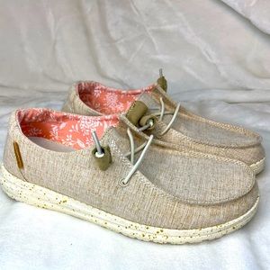 Hey Dude Women’s Wendy Chambray White Nut Size 5